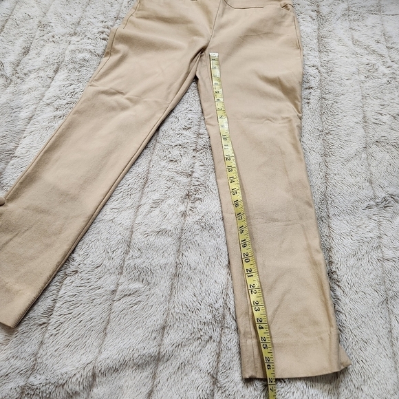 Slim fit pant Tan color shape retention Stretch to the fabric Size 4 CHICO'S - Picture 13 of 13